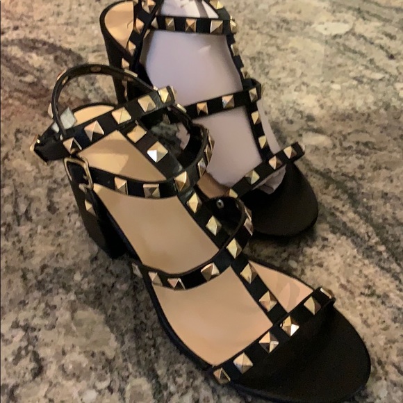 Shoes - Picture 2 of 4